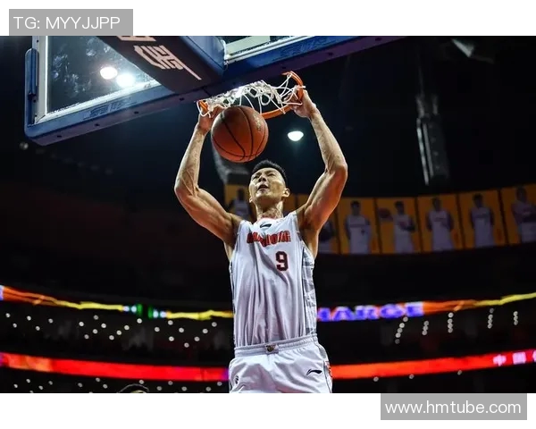 易建联带领广东宏远蝉联CBA总冠军，成为CBA传奇巨星